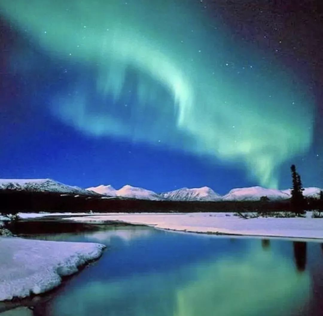 Spectral Aurora in China